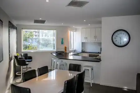 Surfers Beach Holiday Apartments - 43