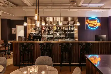 Schani Salon - 12