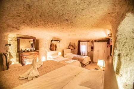 Kamelya Cave Hostel - 56