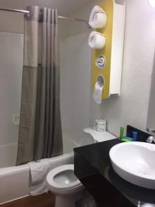 Motel 6 Phoenix, AZ - West - 9