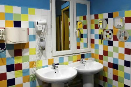 Red Nest Hostel - 40