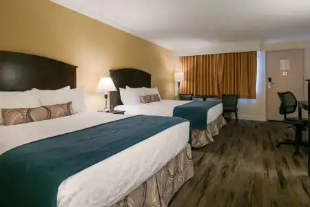 Best Western Plus Burnaby - 3