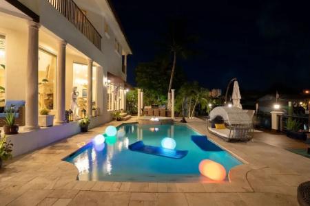 Luxury Home Villa D' Amore Southern Florida Paradise Sleeps 10 5 Bedroom Villa by RedAwning - 57