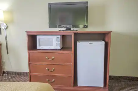 Quality Inn Evansville Eastland Area - 20