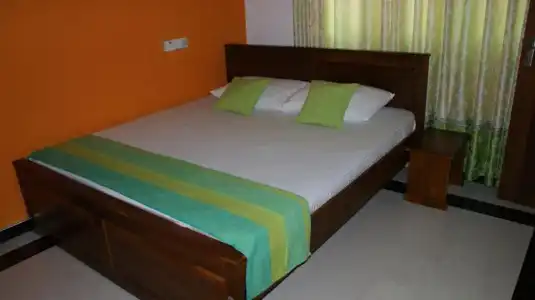 Bee Nest Bed & Breakfast - 20