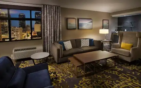 The Paramount - 91