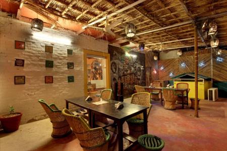 Bedweiser Backpackers Hostel - 16