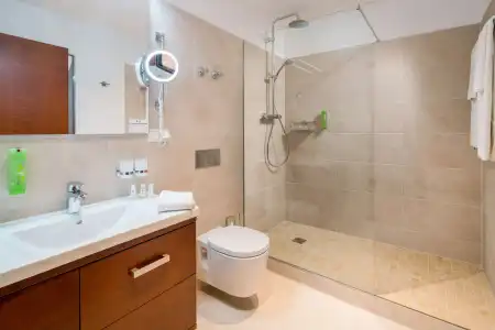 Best Western Plus Excelsior - 40