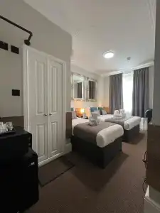 Tudor Court - 62