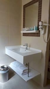 Hôtel Saint Cyr Etoile - 109