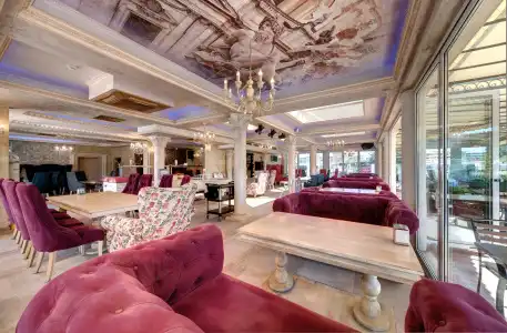 Avenue Deluxe - 1