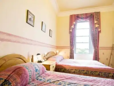 Heriott Park Guest House - 4