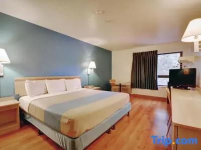 Motel 6 Newport, RI - 21