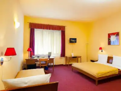Cloister Inn - 4