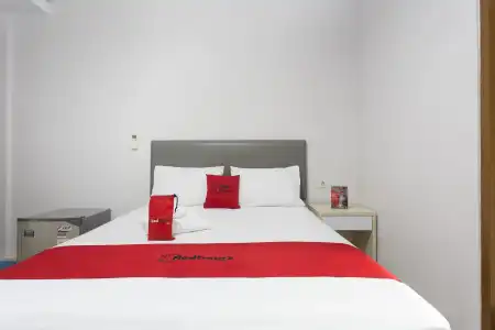 RedDoorz Plus near Cilandak Town Square 2 - 3