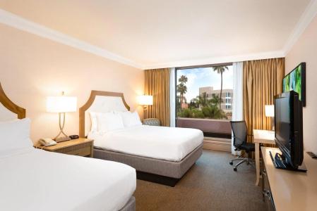 DoubleTree by Hilton San Diego Bayside - 59