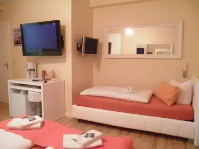 City Guesthouse Pension Berlin - 23