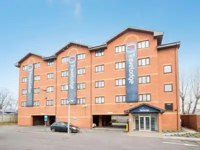 Travelodge London Park Royal - 16