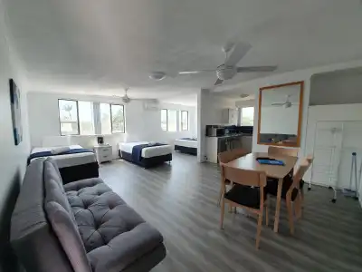Montego Mermaid Beach Motel - 30