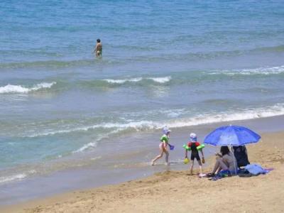 Pink Palace Beach Resort - 9