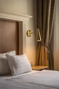 Queen's Court & Residence - 216