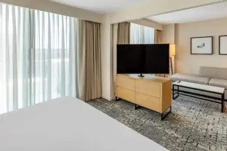 Sheraton Suites Old Town Alexandria - 62