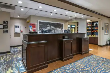 Hampton Inn & Suites Louisville East - 27