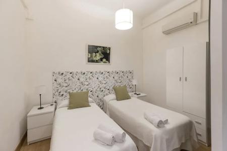 Ally's Guest House Barcelona B&B - 25