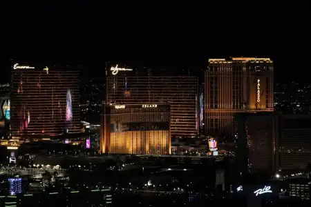 Beautiful Palms Place Suite - 112