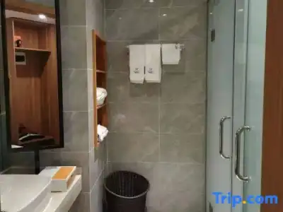 Tropic Towers Apartments - 24