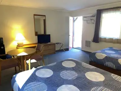 A Holiday Motel - 44