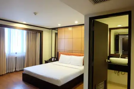Omni Tower Sukhumvit Nana by Compass Hospitality - 4