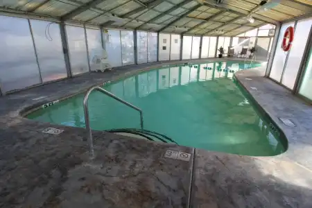 Crown Point Resort - 9