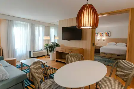 Howard Johnson by Wyndham Anaheim and Water Playground - 6