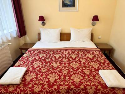 Cloister Inn - 3