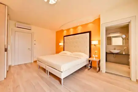 Kristal Palace - Tonellis - Adult Friendly - 2