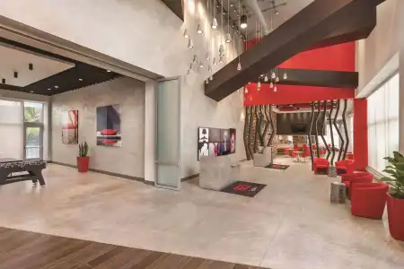 Kompose Boutique Miami Airport - 1