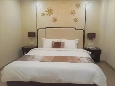 Golden Tree & Apartment - 3
