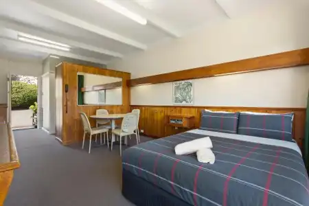 Village Family Motor Inn - 36