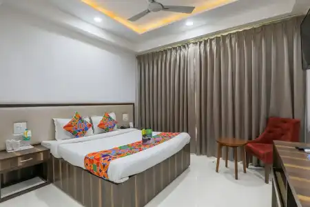 FabPrime Sapphire Inn - 17