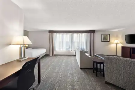 Best Western Luxbury Inn Fort Wayne - 53