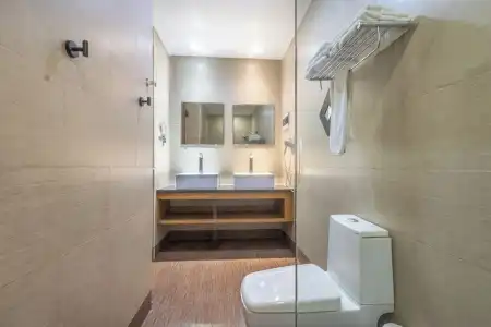 Weston Suites & - 77