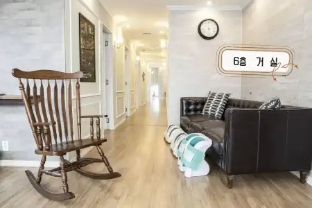 First Guest House - Hostel - 8
