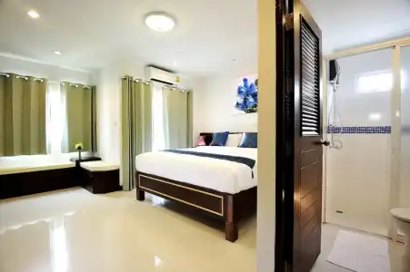 Ruen Buathong Boutique - 68