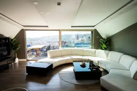 Mona Bosphorus - 46