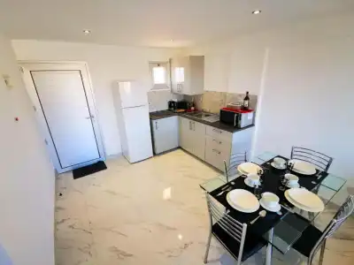 Nissi Avenue Suites - 27