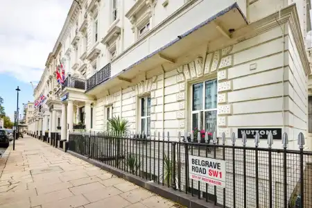 Huttons, Victoria London - 26