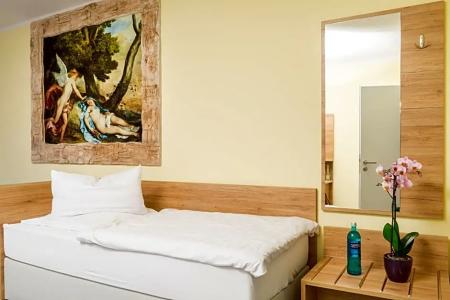 & Restaurant Sparta - 103