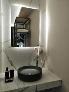 24K Athena Suites - 48