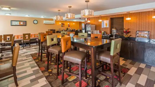 Best Western Luxbury Inn Fort Wayne - 26